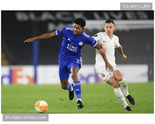 官方:朗斯中场福法纳因肌肉疲劳缺席合练,可能影响球队中场控制力 官方:朗斯中场福法纳因肌肉疲劳缺席合练,可能影响球队中场控制力